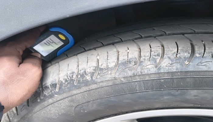 2022 Renault TRIBER RXZ DUAL TONE, Petrol, Manual, 10,313 km, tyre