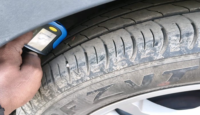 2022 Renault TRIBER RXZ DUAL TONE, Petrol, Manual, 10,313 km, tyre