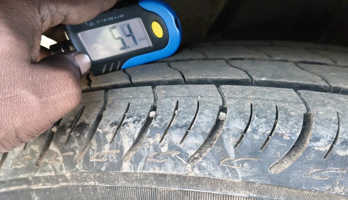 2022 Renault TRIBER RXZ DUAL TONE, Petrol, Manual, 10,313 km, tyre