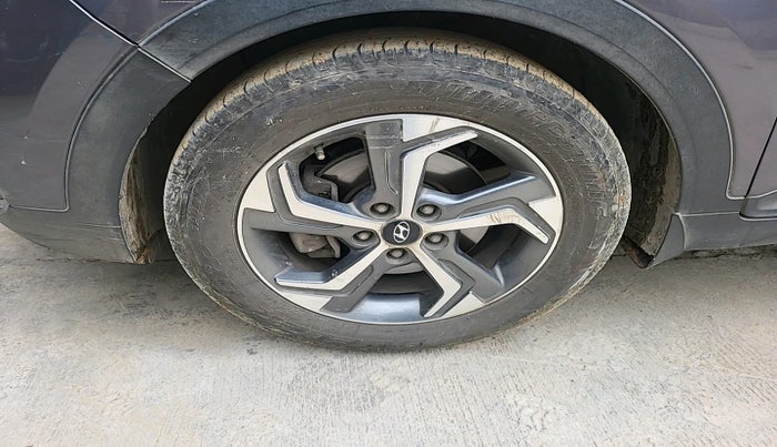 2018 Hyundai Creta SX (O) 1.6 DIESEL, Diesel, Manual, 2,02,615 km, tyre