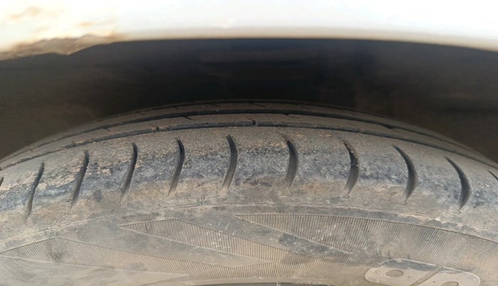 2015 Maruti Alto 800 VXI, Petrol, Manual, 77,602 km, tyre