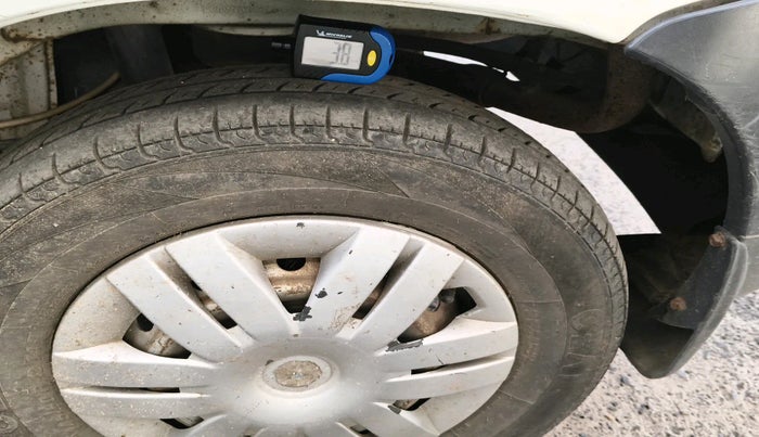 2010 Maruti Alto LXI, Petrol, Manual, 1,34,343 km, tyre