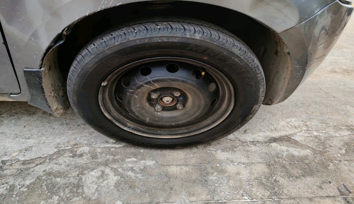 2017 Maruti IGNIS DELTA 1.2 AMT, Petrol, Automatic, 57,668 km, tyre