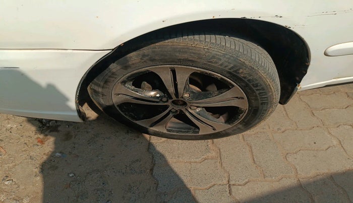 2010 Hyundai Accent GLE, Petrol, Manual, 1,63,841 km, tyre