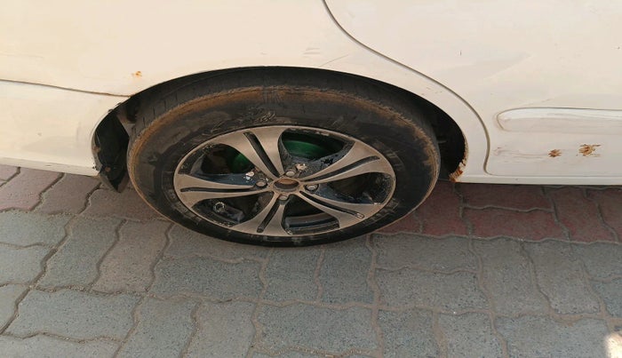 2010 Hyundai Accent GLE, Petrol, Manual, 1,63,841 km, tyre