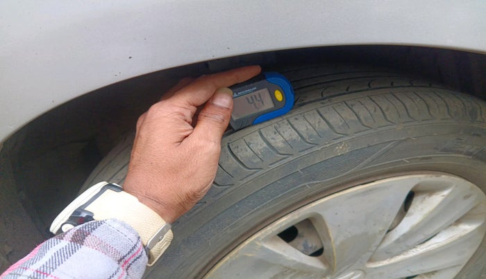 2016 Maruti Ertiga VXI CNG, Petrol, Manual, 81,665 km, tyre