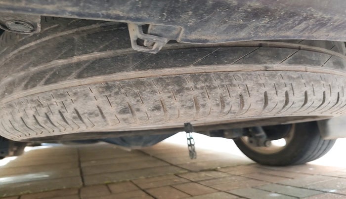 2016 Toyota Innova Crysta 2.4 ZX 7 STR, Diesel, Manual, 76,457 km, tyre