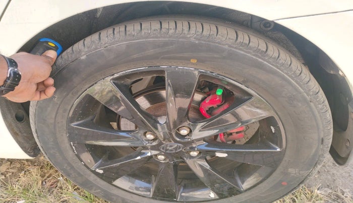 2011 Hyundai Verna FLUIDIC 1.6 VTVT SX AT, Petrol, Automatic, 75,569 km, tyre