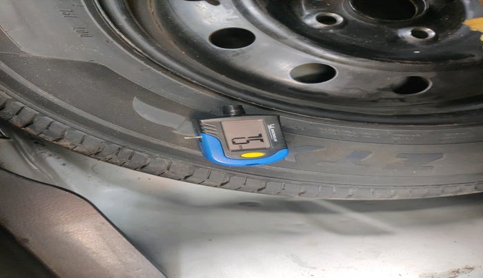 2012 Maruti Swift Dzire VDI, Diesel, Manual, 1,66,857 km, tyre