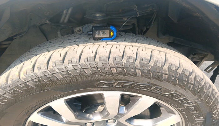 2016 Ford Endeavour TREND 2.2 4X2 AT, Diesel, Automatic, 1,41,344 km, tyre