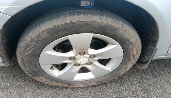 2010 Skoda Fabia ELEGANCE 1.6 MPI, Petrol, Manual, 1,32,035 km, tyre