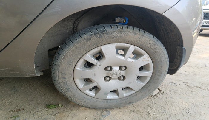 2013 Hyundai i20 MAGNA 1.2, Petrol, Manual, 1,34,647 km, tyre