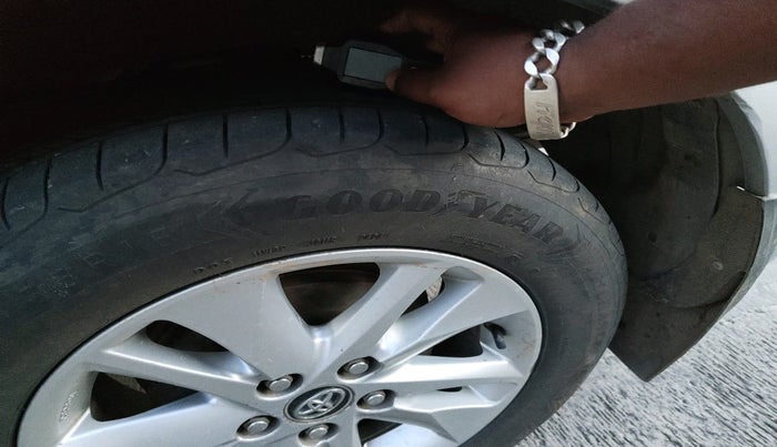 2018 Toyota Innova Crysta 2.8 GX AT 7 STR, Diesel, Automatic, 2,38,387 km, tyre