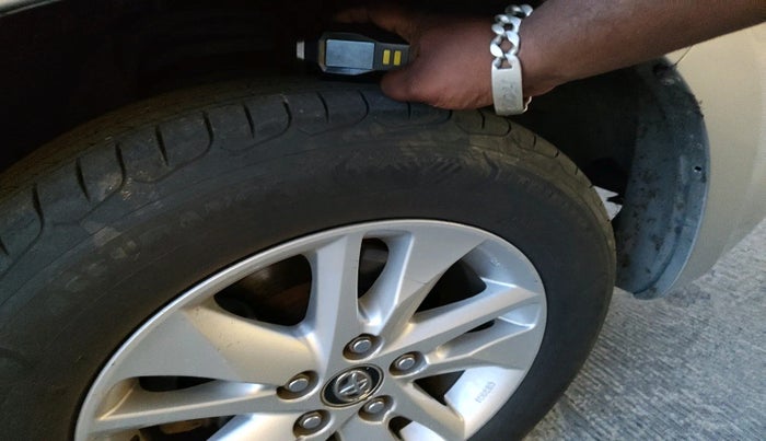 2018 Toyota Innova Crysta 2.8 GX AT 7 STR, Diesel, Automatic, 2,38,387 km, tyre