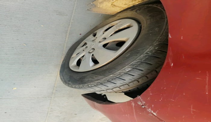 2011 Hyundai i10 MAGNA 1.2, Petrol, Manual, 1,35,718 km, tyre