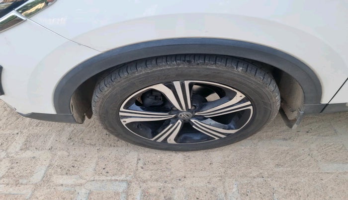 2022 MG ASTOR SAVVY 1.5 CVT, Petrol, Automatic, 37,442 km, tyre