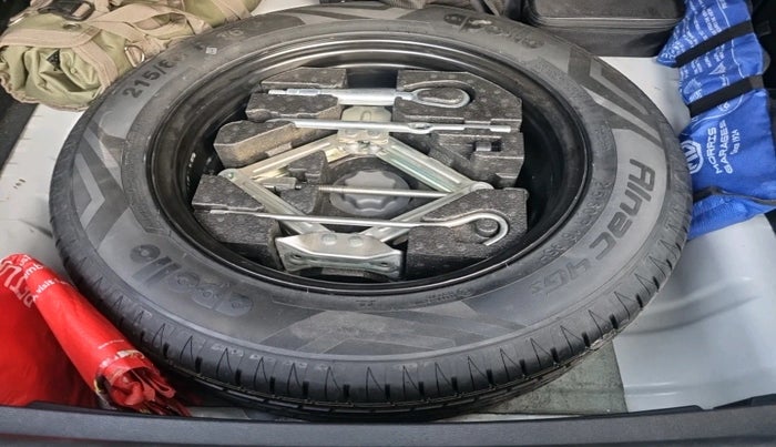 2022 MG ASTOR SAVVY 1.5 CVT, Petrol, Automatic, 37,442 km, tyre