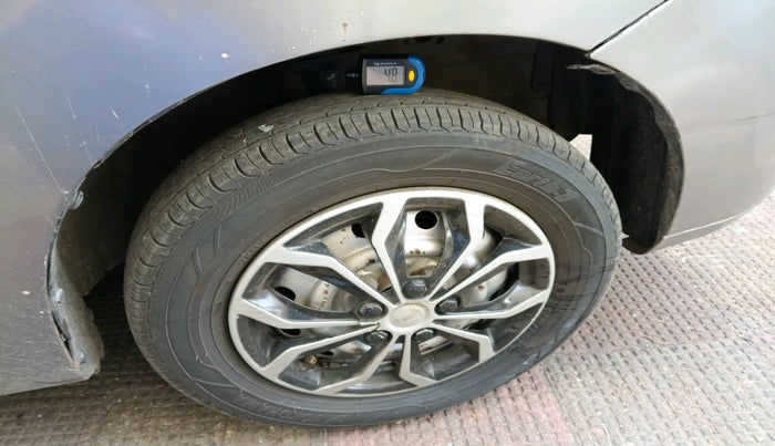 2012 Maruti Wagon R 1.0 LXI CNG, Petrol, Manual, 67,429 km, tyre