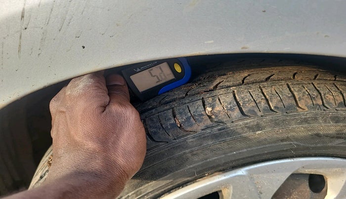 2014 Hyundai Eon MAGNA +, Petrol, Manual, 33,920 km, tyre