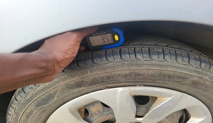 2014 Hyundai Eon MAGNA +, Petrol, Manual, 33,920 km, tyre