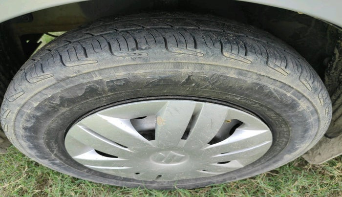 2016 Hyundai Eon D-LITE+, Petrol, Manual, 74,677 km, tyre