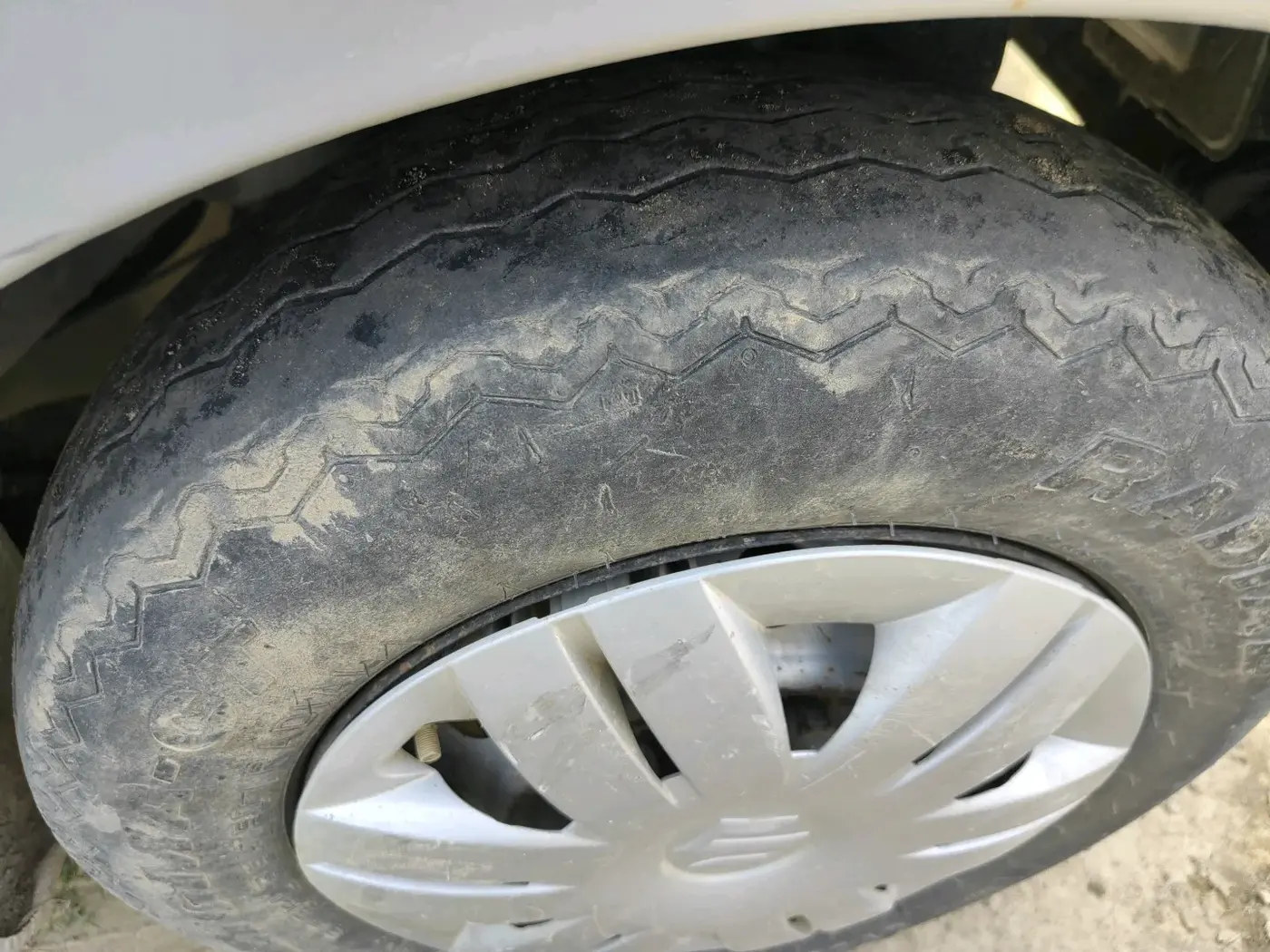 2016 Hyundai Eon D-LITE+, Petrol, Manual, 74,677 km, tyre