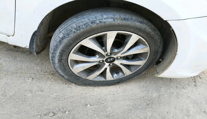 2014 Hyundai Verna FLUIDIC 1.6 CRDI SX, Diesel, Manual, 1,88,197 km, tyre