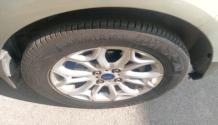 2015 Ford Ecosport TITANIUM 1.5L PETROL AT, Petrol, Automatic, 1,17,767 km, tyre