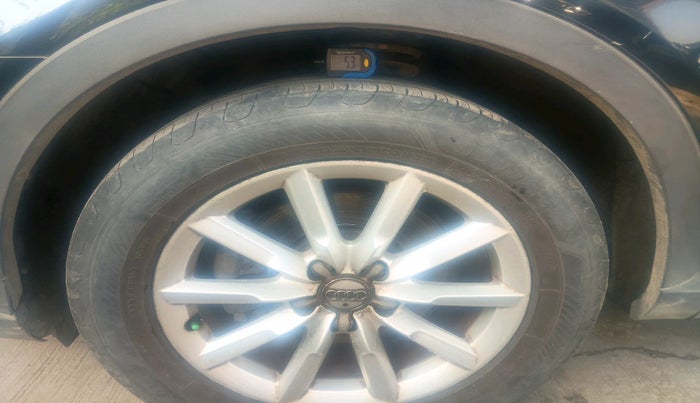 2014 Audi Q3 2.0 TDI PREMIUM PLUS, Diesel, Automatic, 1,66,173 km, tyre