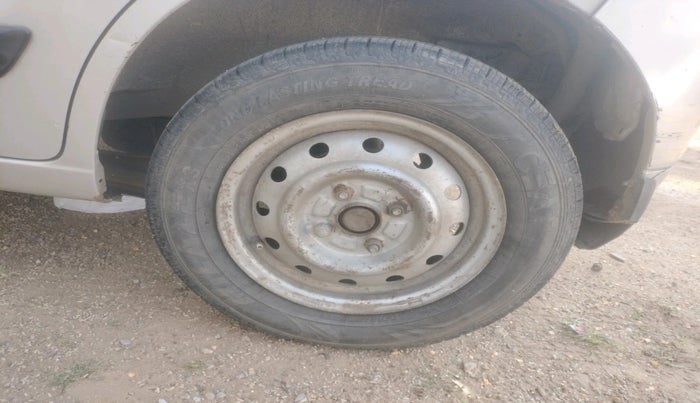 2010 Maruti Wagon R 1.0 LXI, Petrol, Manual, 1,43,275 km, tyre