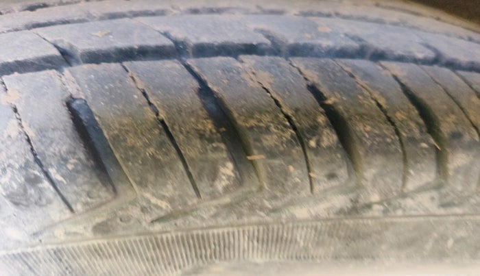 2017 Renault Kwid RXT 0.8, Petrol, Manual, 15,336 km, tyre