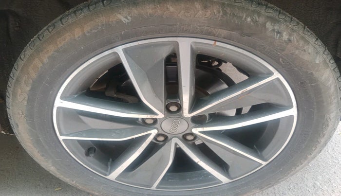 2017 Audi Q3 35 TDI Quattro, Diesel, Automatic, 1,50,940 km, tyre