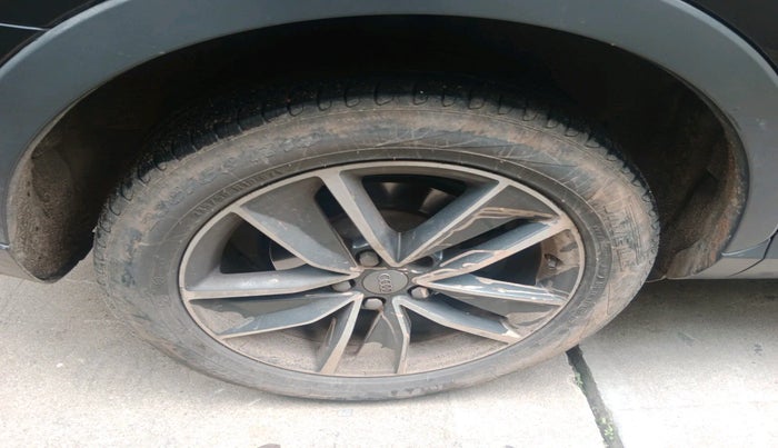 2017 Audi Q3 35 TDI Quattro, Diesel, Automatic, 1,50,940 km, tyre