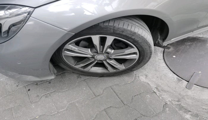 2013 Mercedes Benz E Class E 200 CGI AVANTGARDE, Petrol, Automatic, 90,333 km, tyre