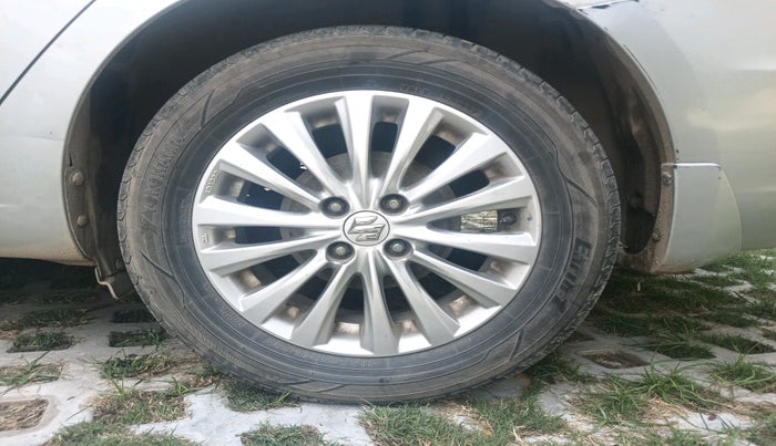 2015 Maruti Ciaz ZXI AT, Petrol, Automatic, 1,42,945 km, tyre