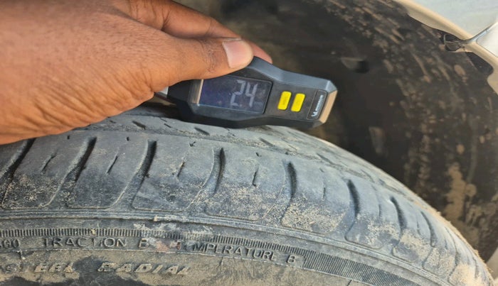 2023 Maruti Swift VXI, Petrol, Manual, 30,428 km, tyre