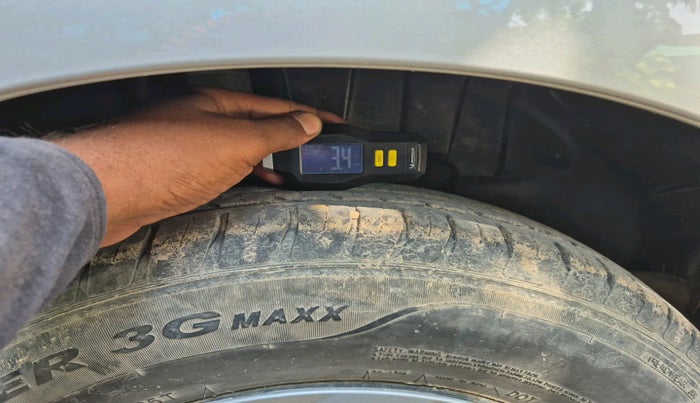 2023 Maruti Swift VXI, Petrol, Manual, 30,428 km, tyre