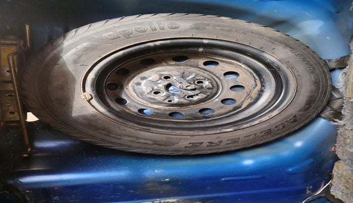 2012 Hyundai Eon MAGNA +, Petrol, Manual, 1,06,318 km, tyre