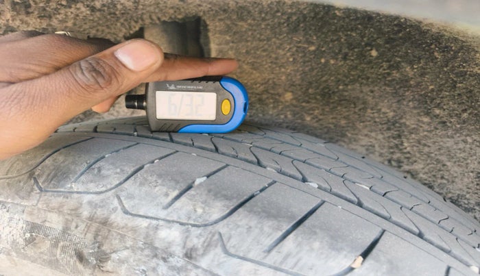 2018 Maruti Vitara Brezza ZDI PLUS AT DUAL TONE, Diesel, Automatic, 1,06,367 km, tyre