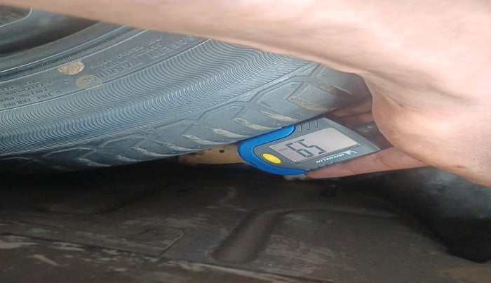 2012 Ford Figo TITANIUM 1.2 PETROL, Petrol, Manual, 1,42,840 km, tyre