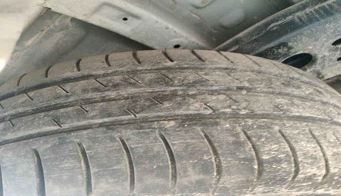 2016 Toyota Innova Crysta 2.4 VX 7 STR, Diesel, Manual, 56,119 km, tyre