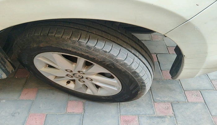 2016 Toyota Innova Crysta 2.4 VX 7 STR, Diesel, Manual, 56,119 km, tyre