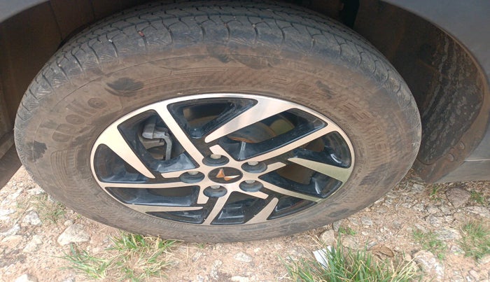 2024 Mahindra XUV400 EL Pro 34.5 KWH Dual Tone, Electric, Automatic, 16,006 km, tyre