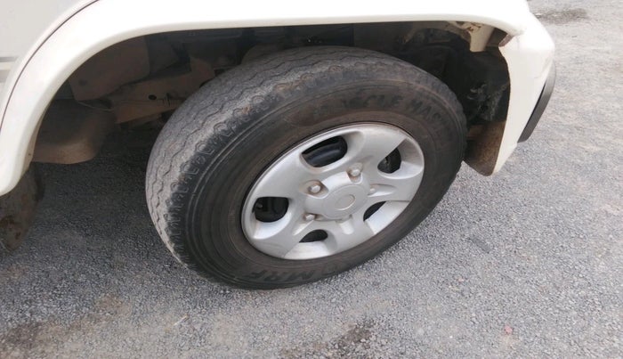 2020 Mahindra Bolero B6 (O), Diesel, Manual, 1,44,023 km, tyre