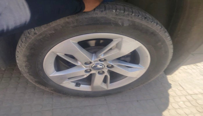 2022 MG HECTOR SHINE 2.0 DIESEL TURBO MT, Diesel, Manual, 77,786 km, tyre