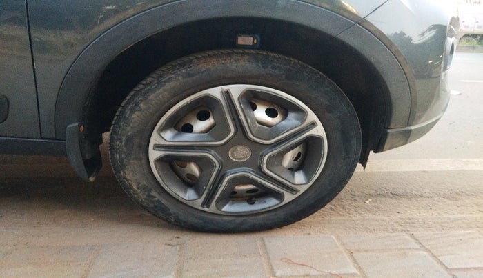 2022 Tata NEXON XE PETROL, Petrol, Manual, 94,275 km, tyre