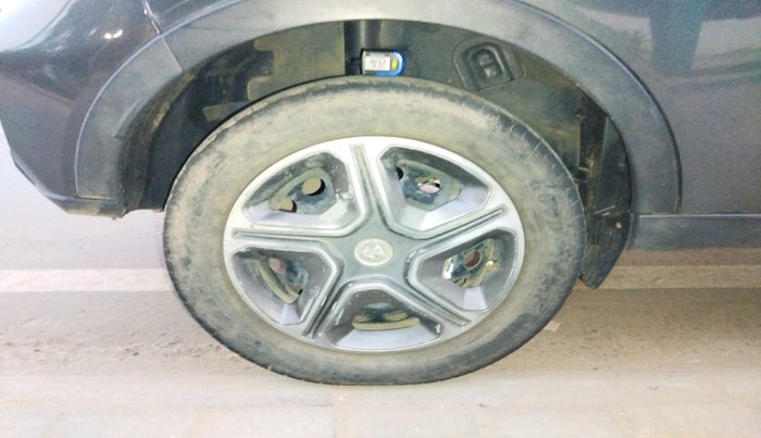 2022 Tata NEXON XE PETROL, Petrol, Manual, 94,275 km, tyre