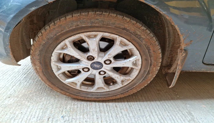 2013 Ford Figo TITANIUM 1.2 PETROL, Petrol, Manual, 60,618 km, tyre