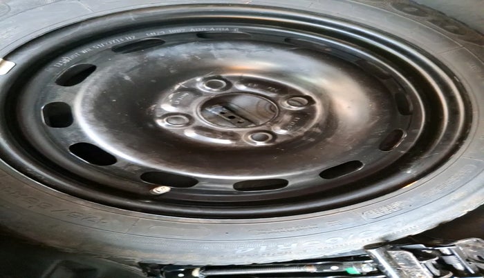 2013 Ford Figo TITANIUM 1.2 PETROL, Petrol, Manual, 60,618 km, tyre