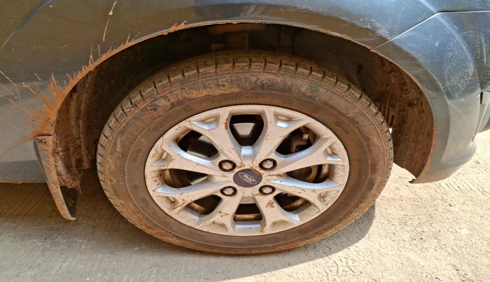 2013 Ford Figo TITANIUM 1.2 PETROL, Petrol, Manual, 60,618 km, tyre